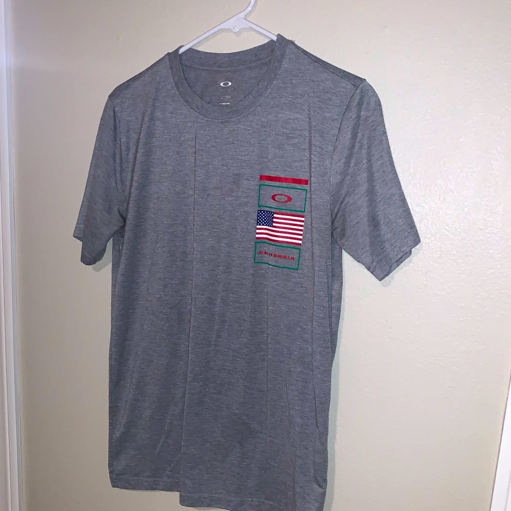 Mens grey oakley California tee shirt